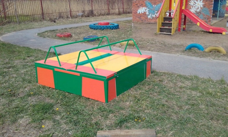 Песочница закрывающаяся